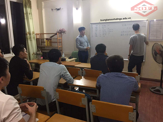 Lớp học tiếng Nhật giao tiếp với người bản xứ tại SOFL